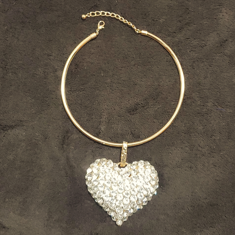 Elegant HEART BLINGING pendant on gold choker w/lobster claw adjustable clasp